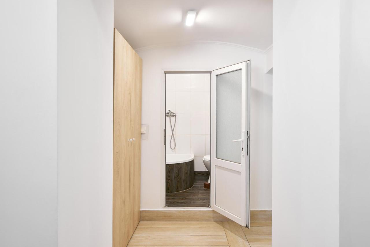 Квартира Для Вас! Вул. Голинського, 8! Apartamento Lviv Exterior foto