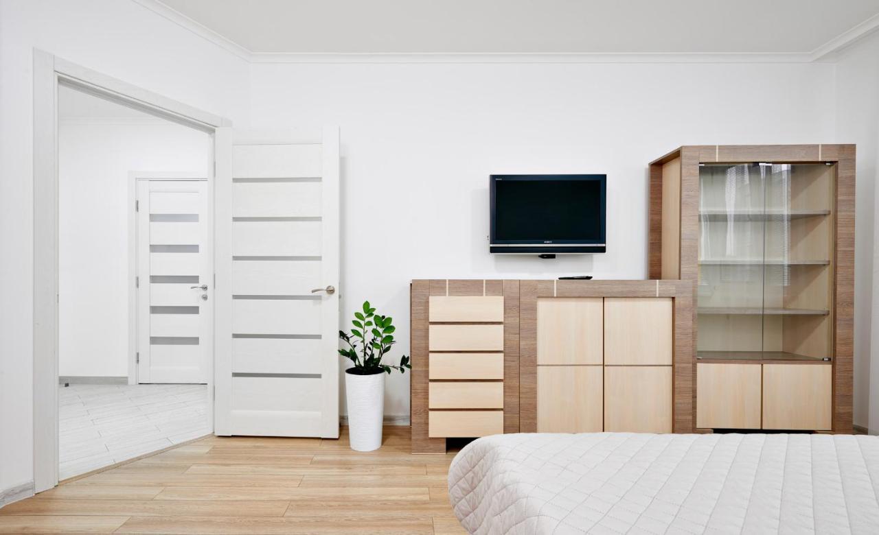 Квартира Для Вас! Вул. Голинського, 8! Apartamento Lviv Exterior foto