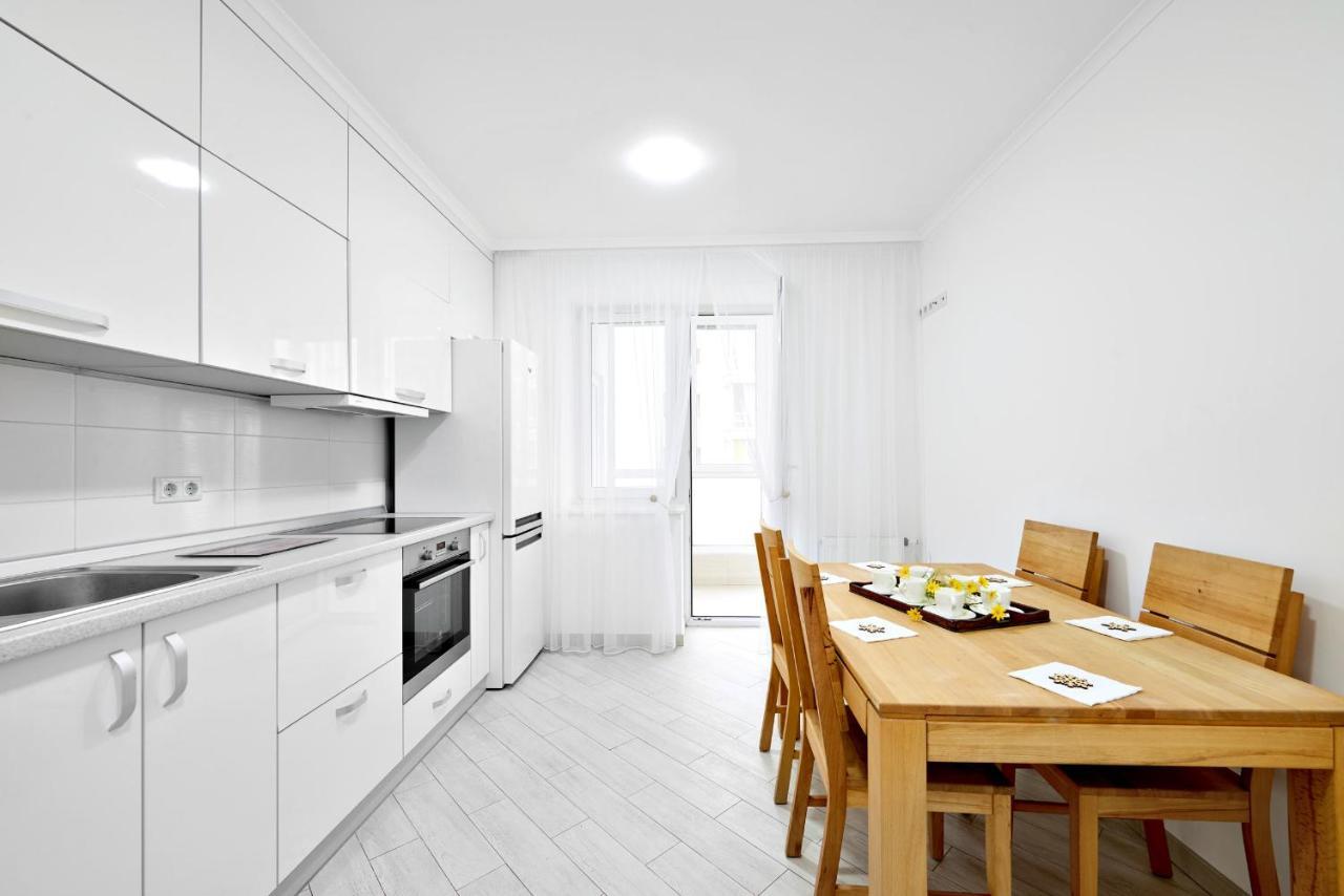 Квартира Для Вас! Вул. Голинського, 8! Apartamento Lviv Exterior foto