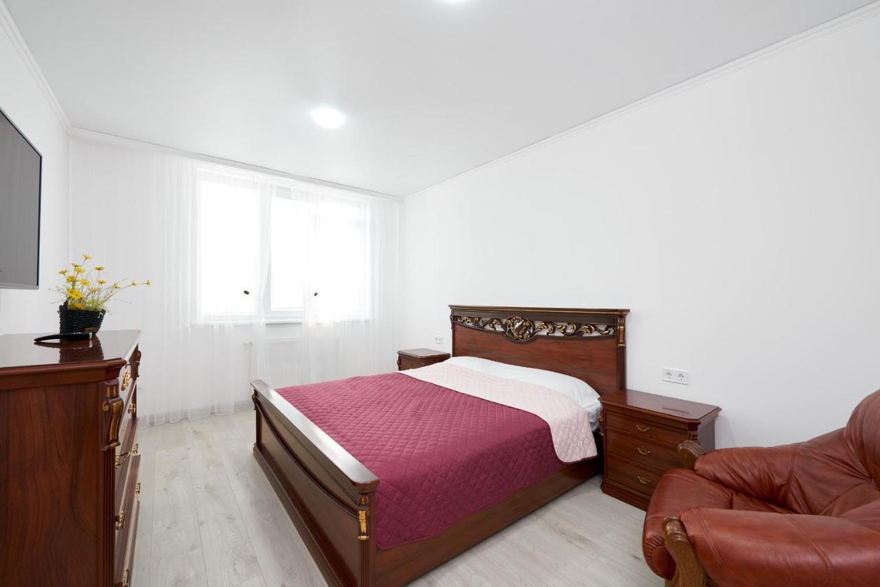 Квартира Для Вас! Вул. Голинського, 8! Apartamento Lviv Exterior foto