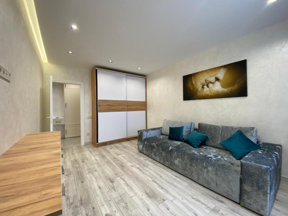 Квартира Для Вас! Вул. Голинського, 8! Apartamento Lviv Exterior foto