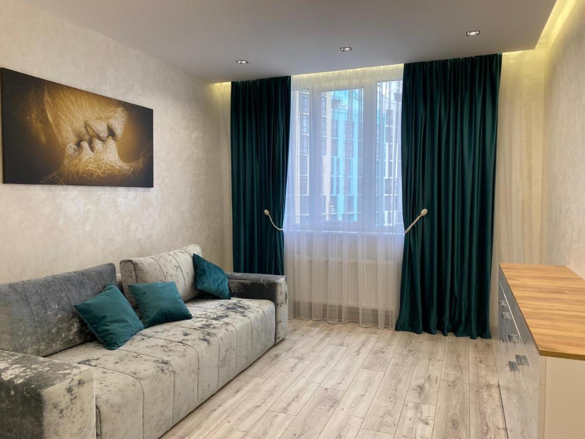 Квартира Для Вас! Вул. Голинського, 8! Apartamento Lviv Exterior foto