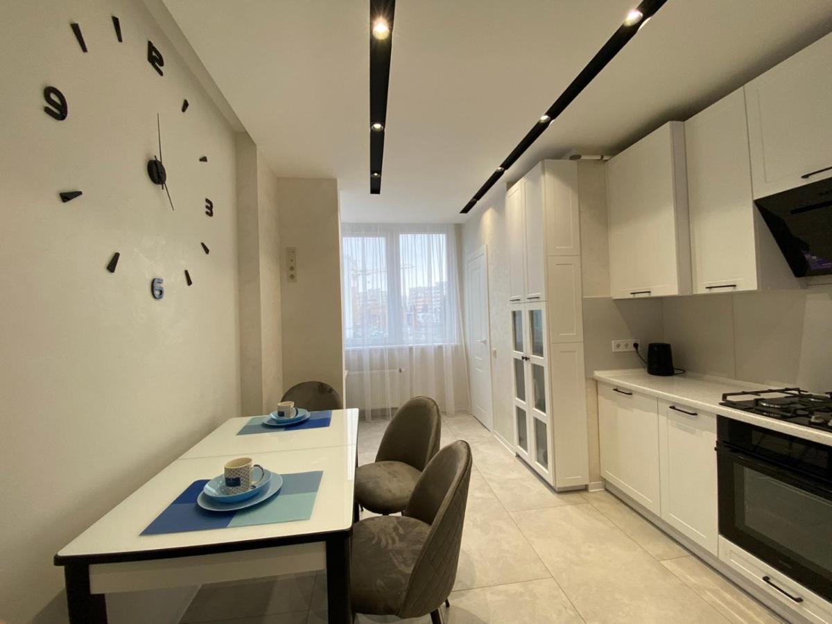 Квартира Для Вас! Вул. Голинського, 8! Apartamento Lviv Exterior foto