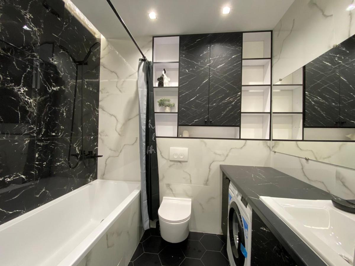 Квартира Для Вас! Вул. Голинського, 8! Apartamento Lviv Exterior foto