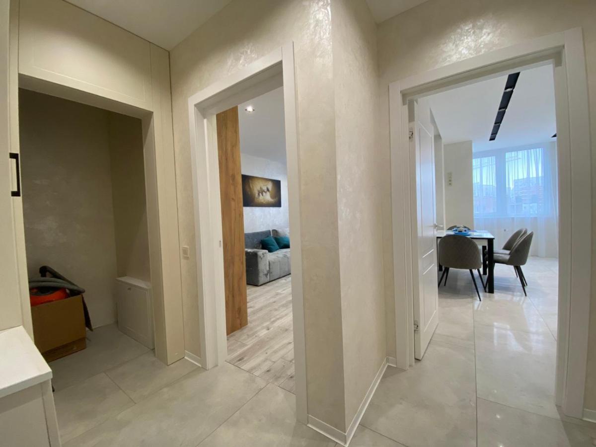 Квартира Для Вас! Вул. Голинського, 8! Apartamento Lviv Exterior foto