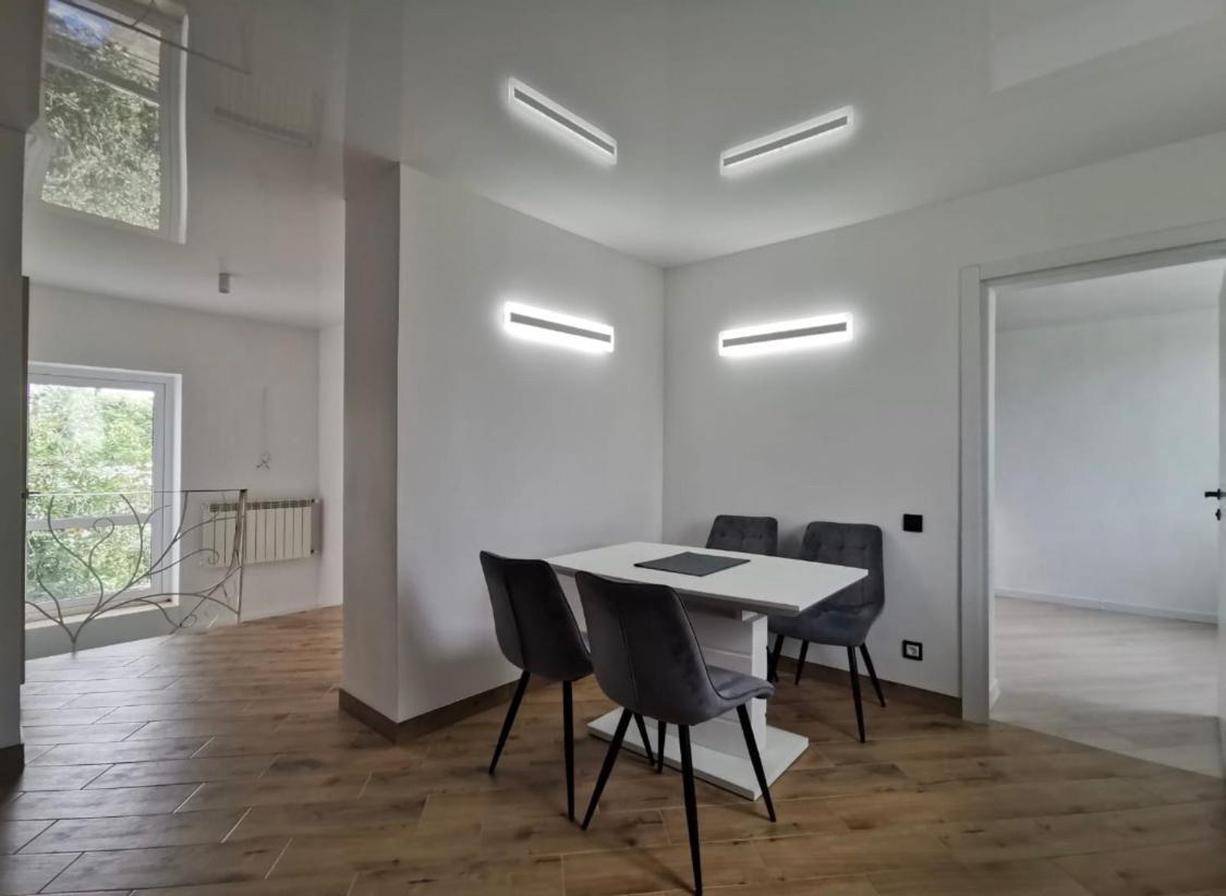 Квартира Для Вас! Вул. Голинського, 8! Apartamento Lviv Exterior foto