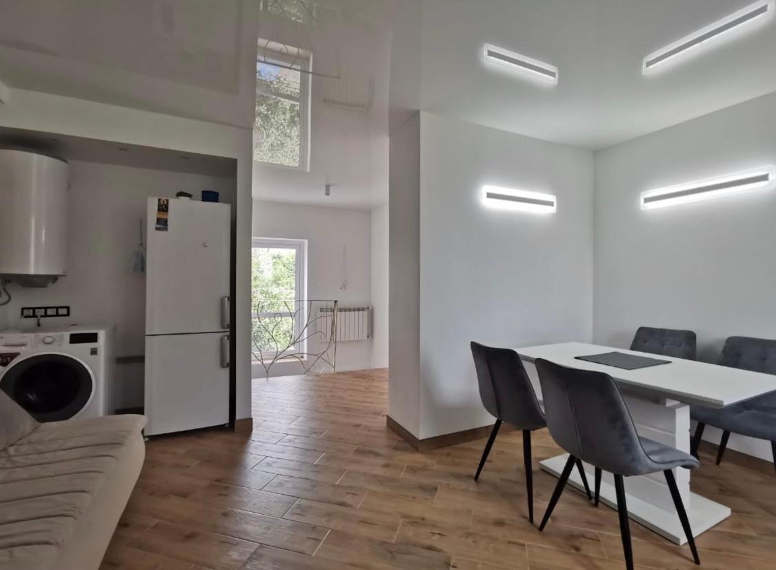 Квартира Для Вас! Вул. Голинського, 8! Apartamento Lviv Exterior foto