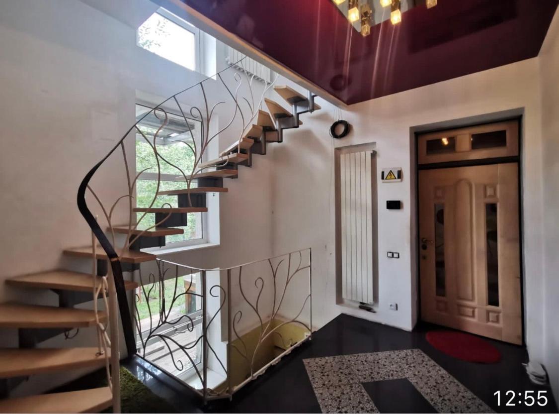 Квартира Для Вас! Вул. Голинського, 8! Apartamento Lviv Exterior foto